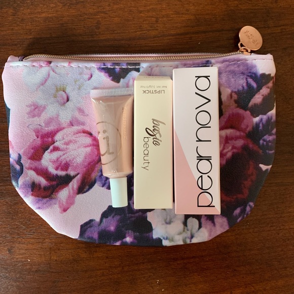 M2UNYC Other - 🛍️3/$20 M2UNYC Luminizer, lipstick and polish